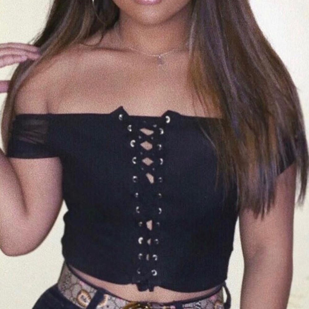 Fashionnova - Mesh/Lace Crop Top